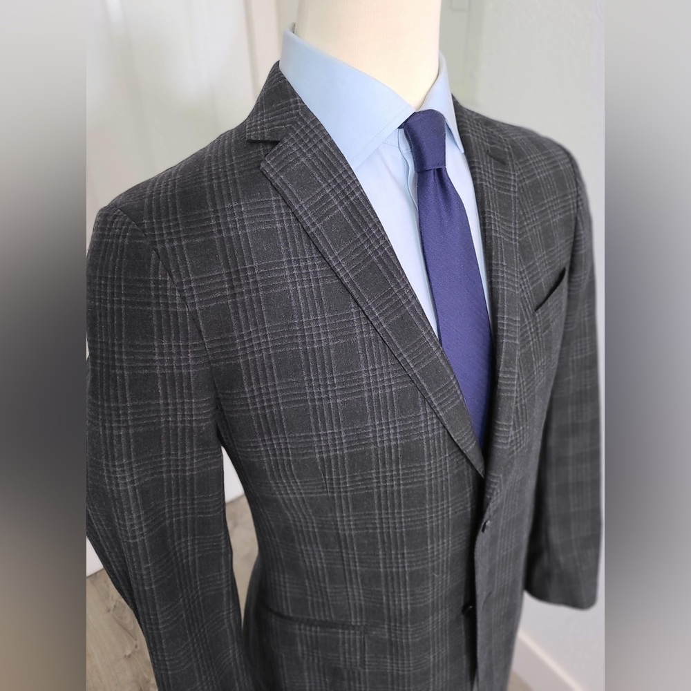 John Varvatos 100% Wool 42R 2 Button Dark Gray Window Pane Check Suit
